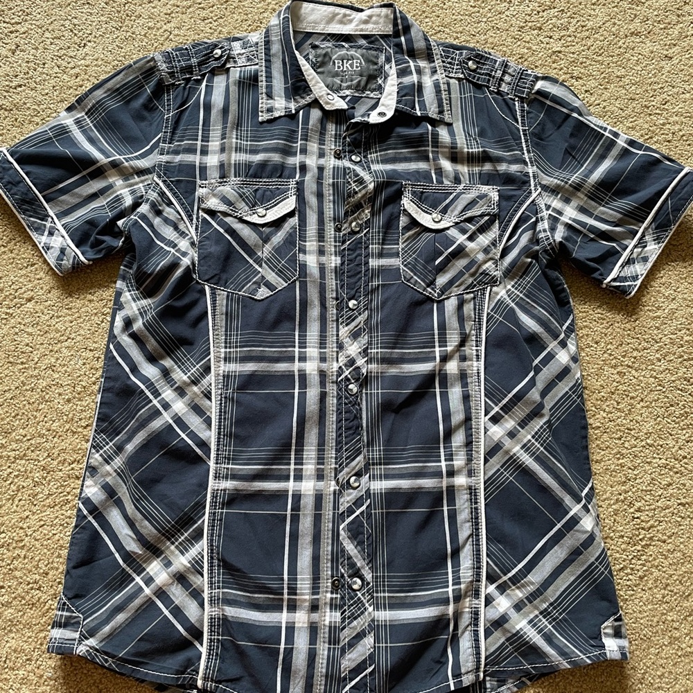BKE men’s short sleeve slim fit button down shirt, size medium